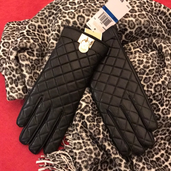 NWT! MICHEAL KORS QUILTED BLACK TECH GLOVES - Picture 1 of 3